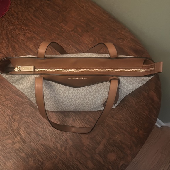 Michael Michael Kors Whitney Small Logo Tote in Vanilla - Picture 6 of 15
